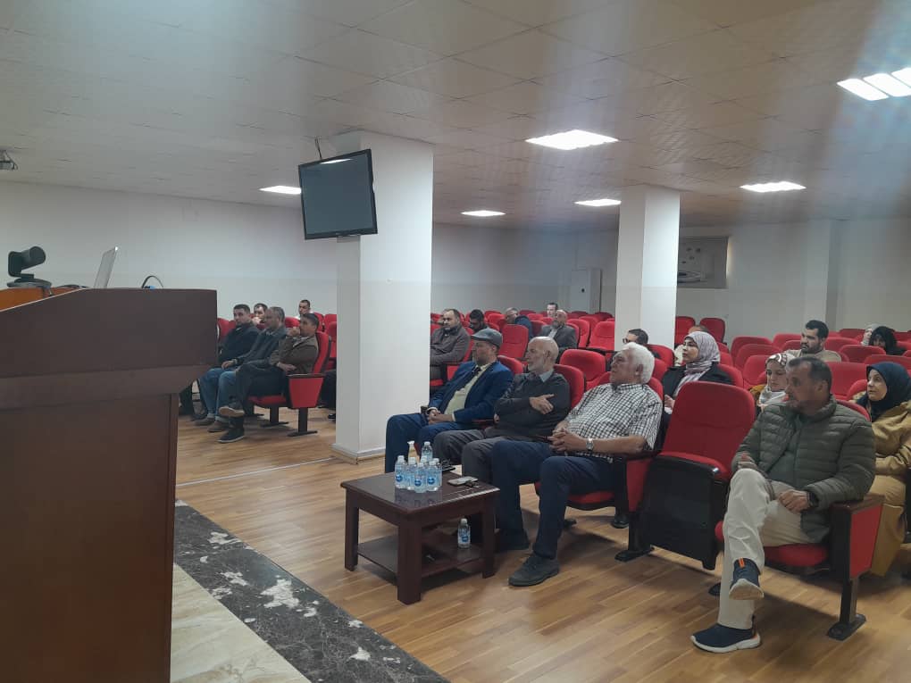 كلية تقنية المعلومات تنظّم جلسة حوارية علمية حول البحث العلمي والدراسات الأكاديمية