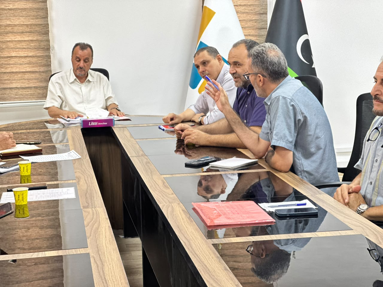 اجتماع مجلس كلية تقنية المعلومات استعدادًا لانطلاق الفصل الدراسي خريف 2026/2027م